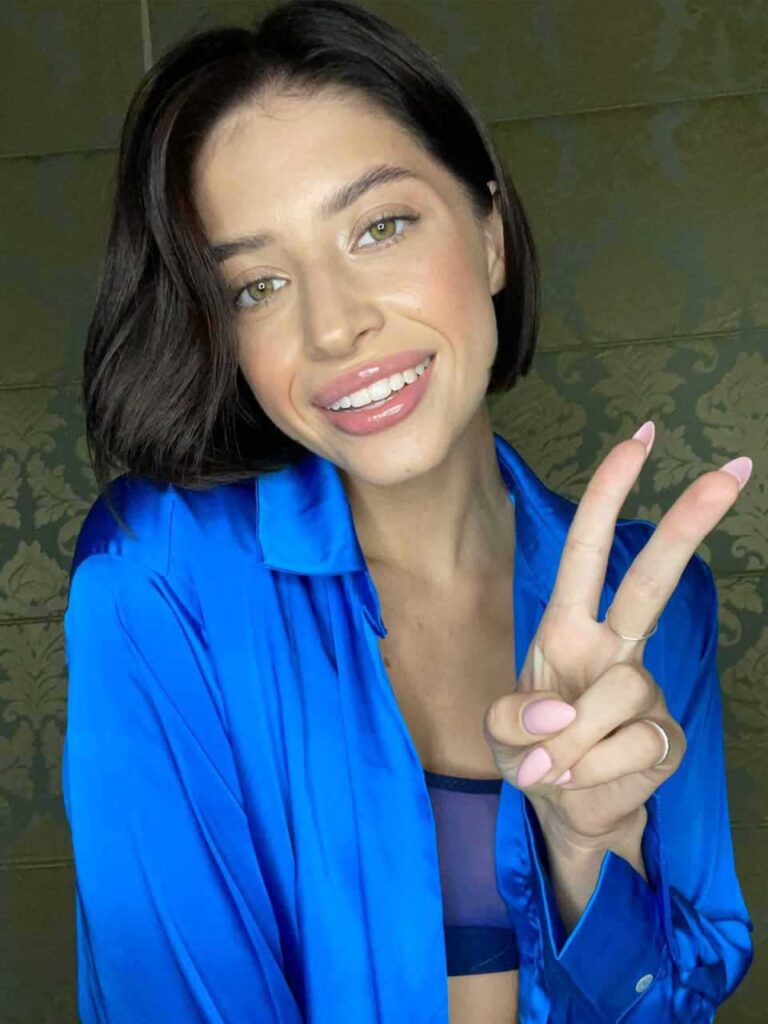 Эскортница