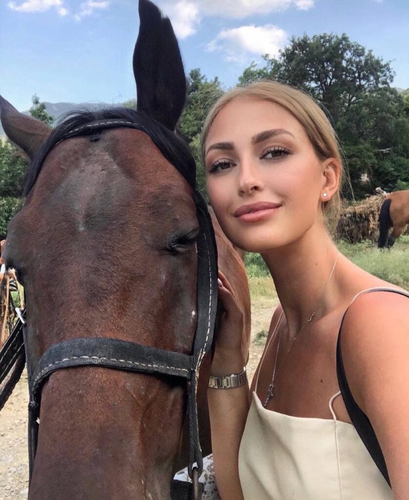 Девушка на час