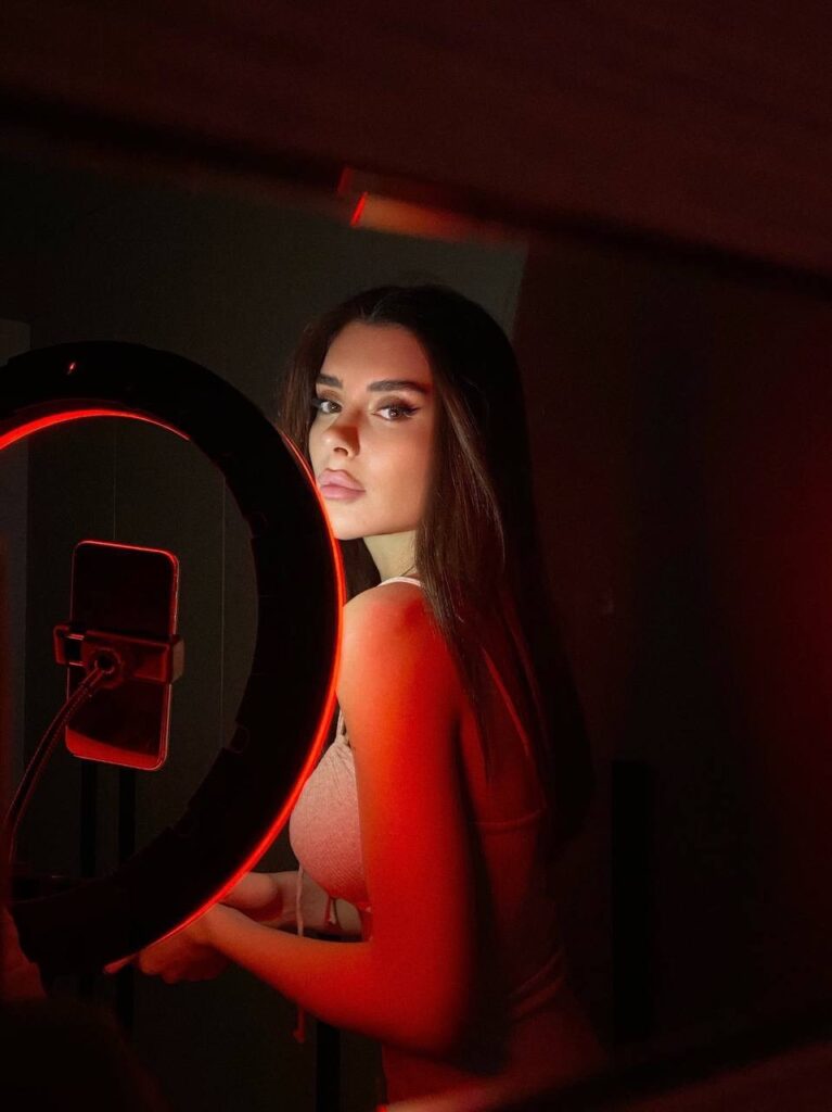 Девушка на час