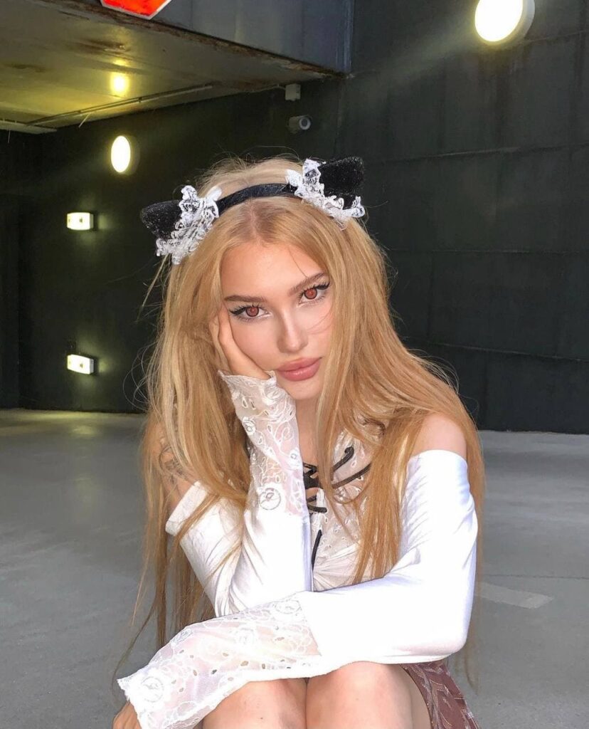 Эскортница