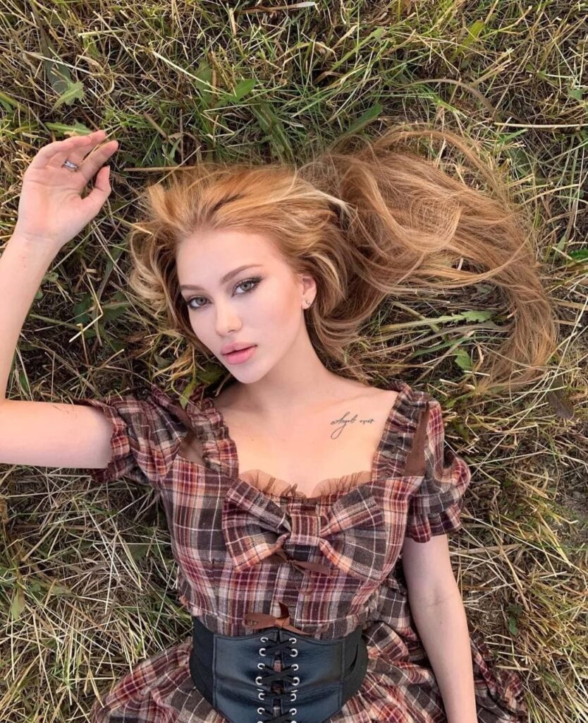 Эскорт-модель