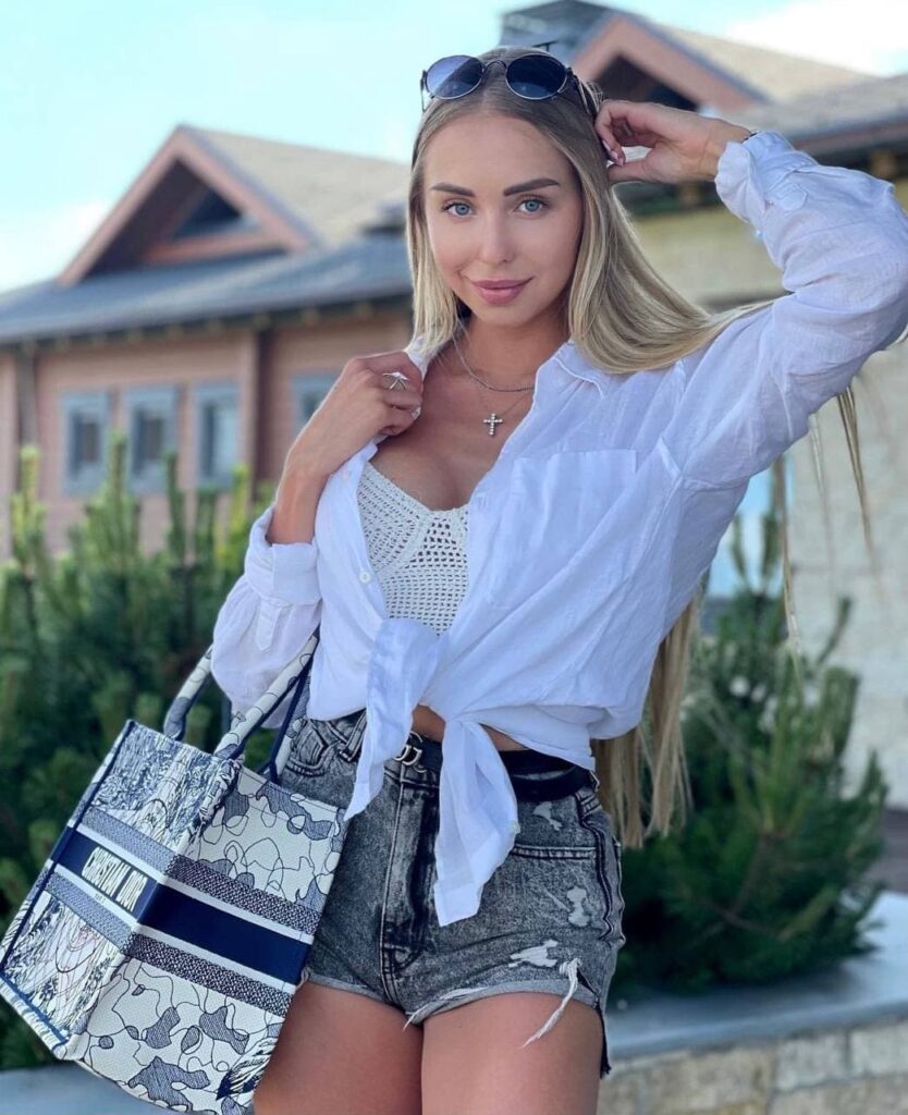 Девушка на час