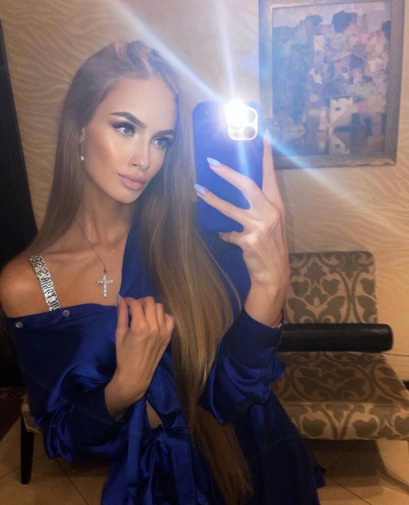 Эскорт-модель