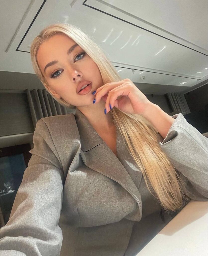 Девушка эскорт