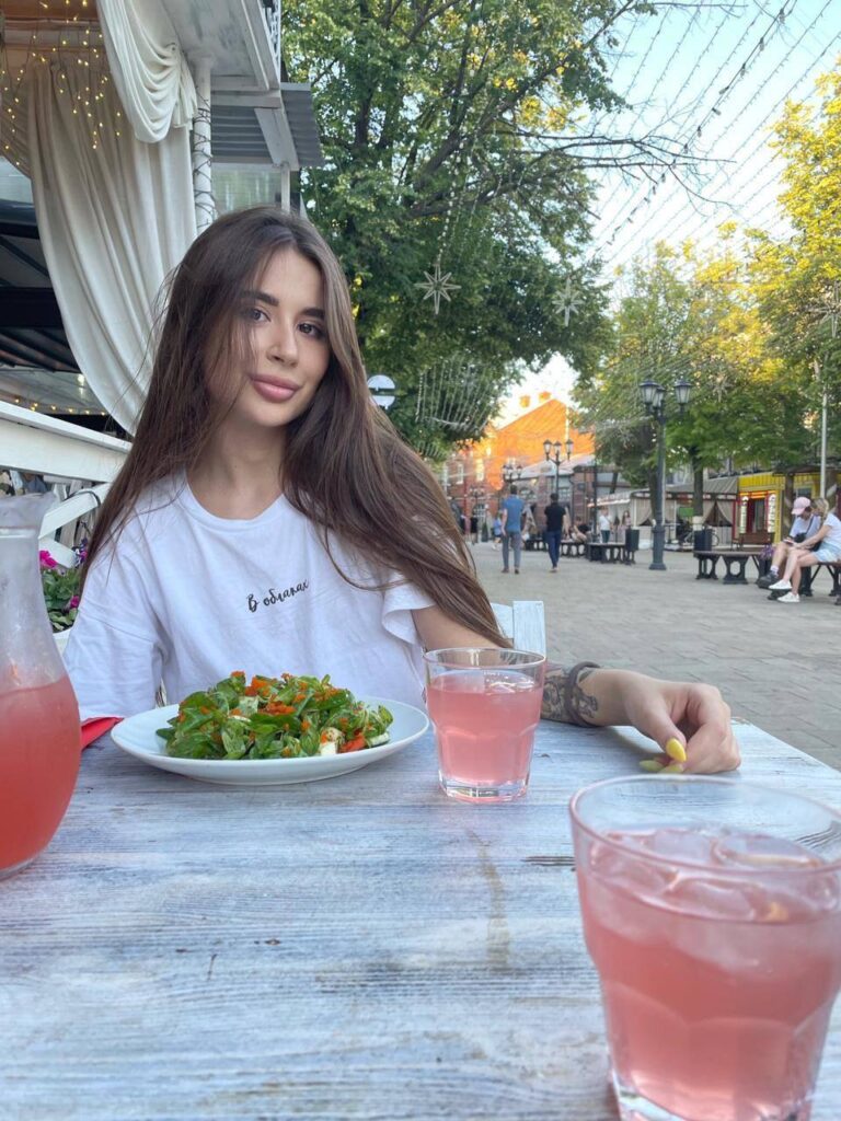 Эскорт-модель