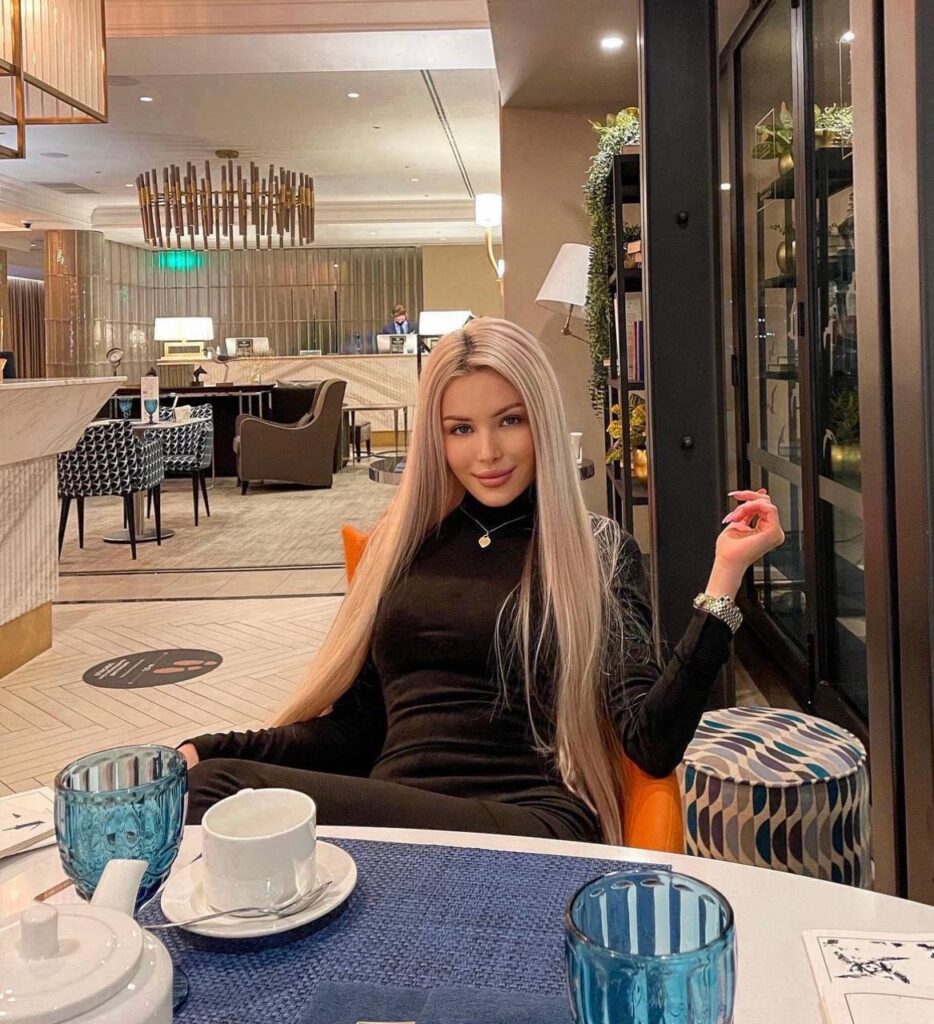 Эскортница