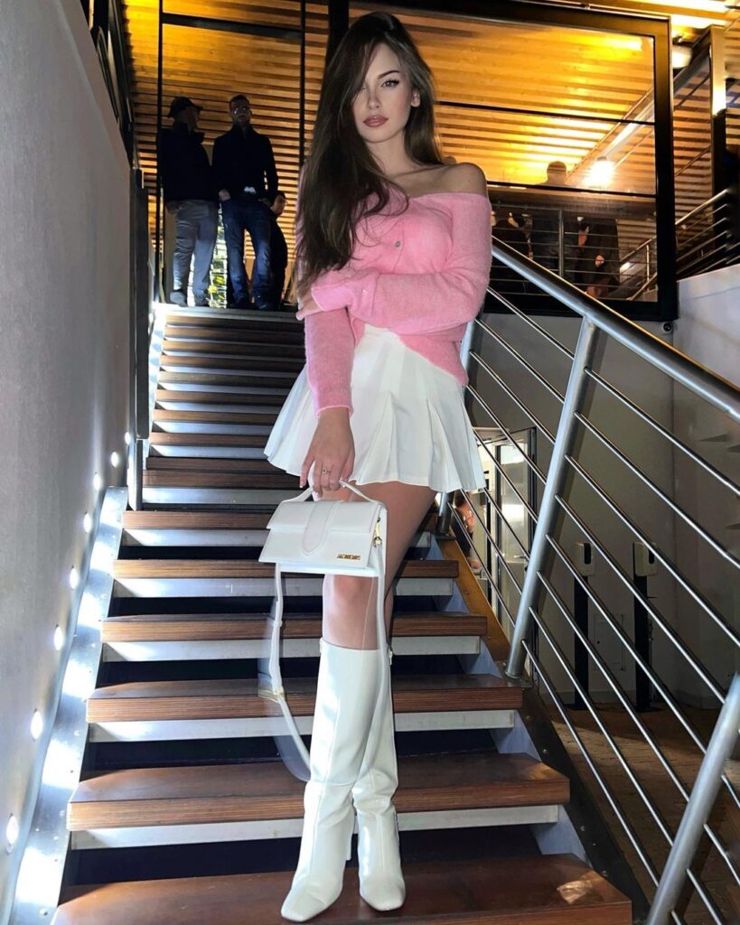 Эскортница