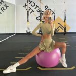 Девушка на час