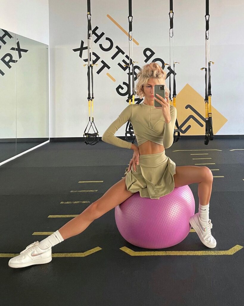 Девушка на час