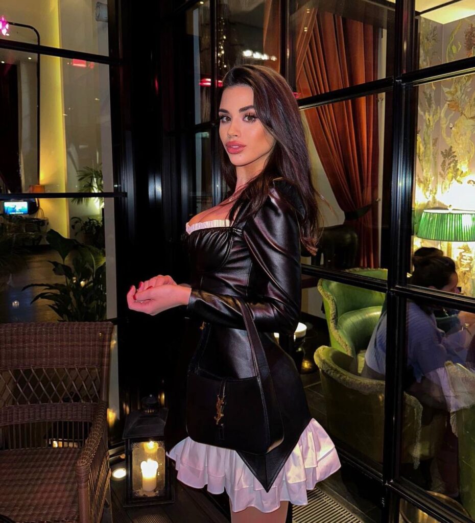 Московская эскортница