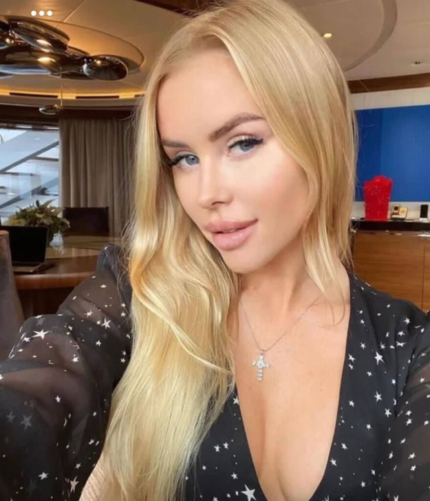 Эскортница