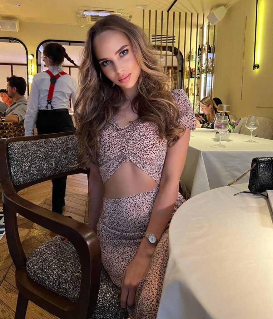 Эскортница