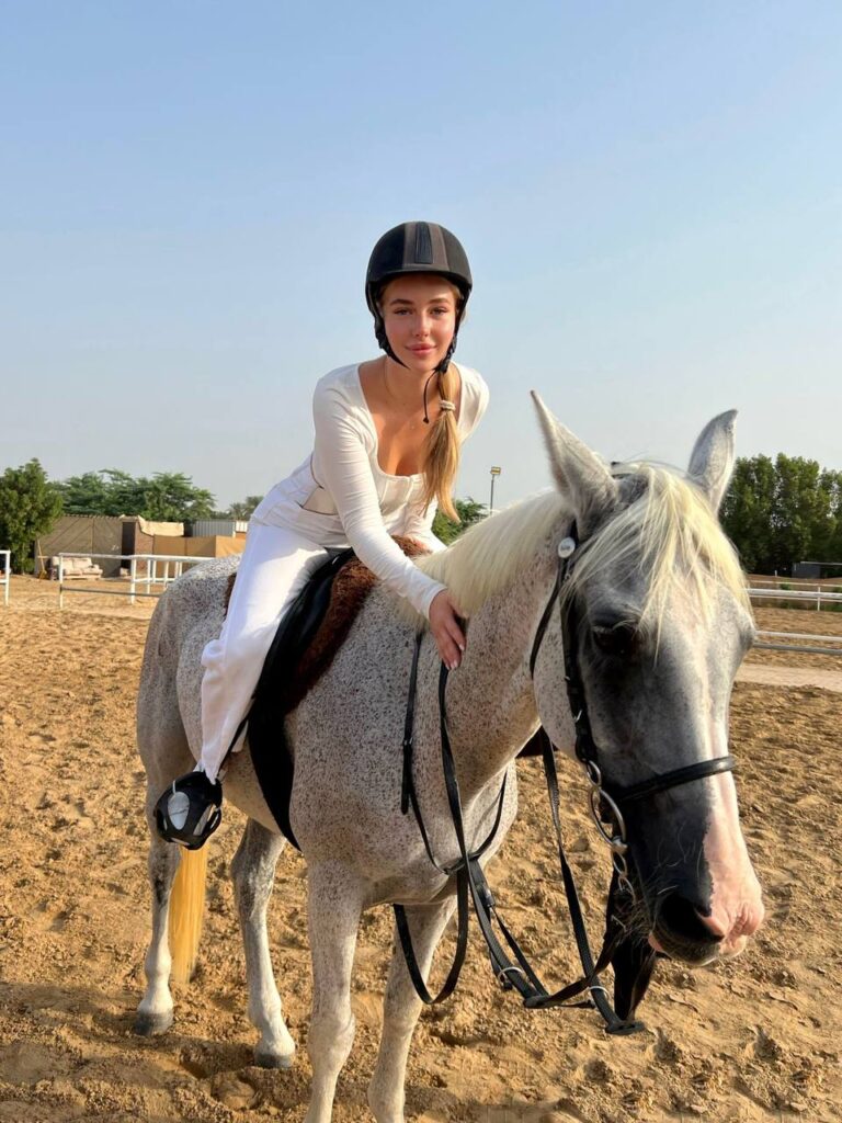 Девушка эскорт