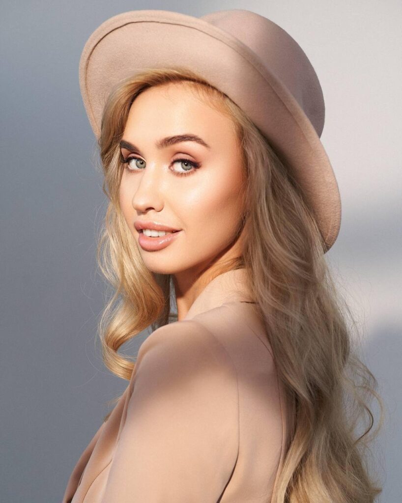 Эскортница