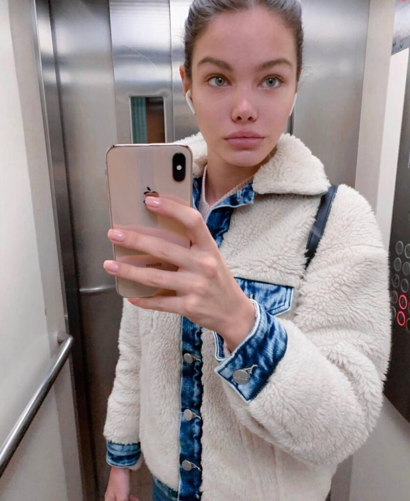 Эскорт-модель