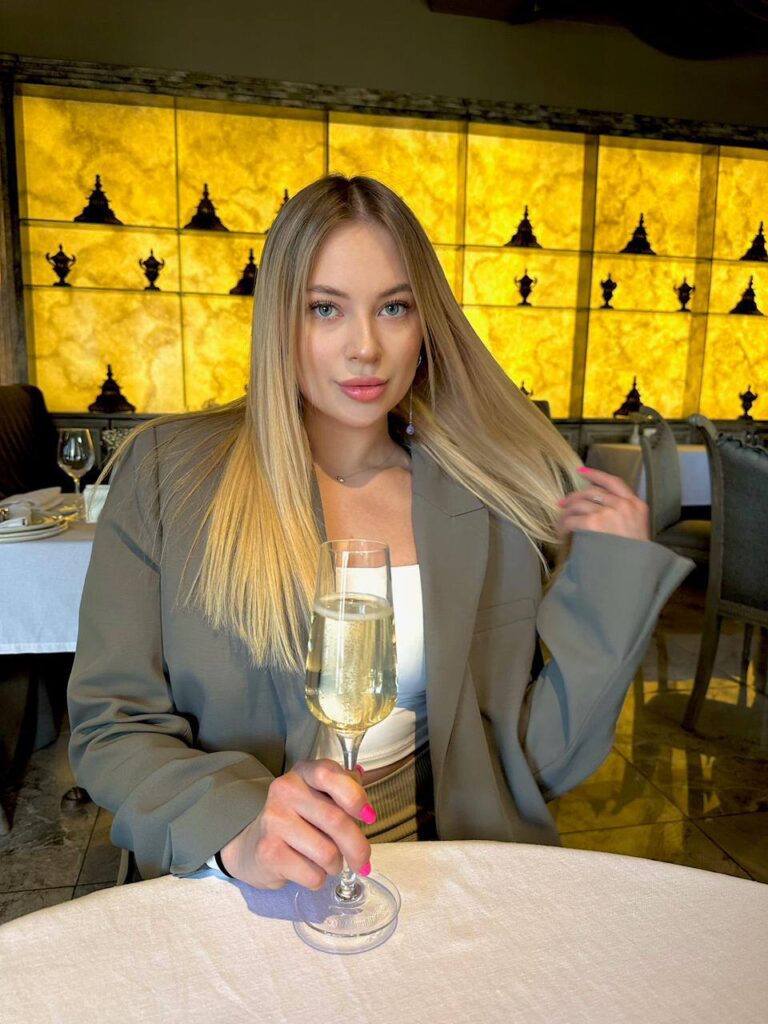 Девушка на час