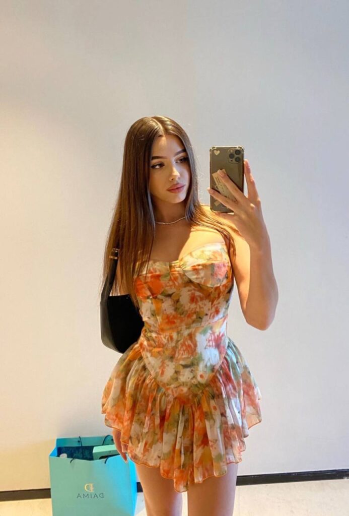 Девушка эскорт