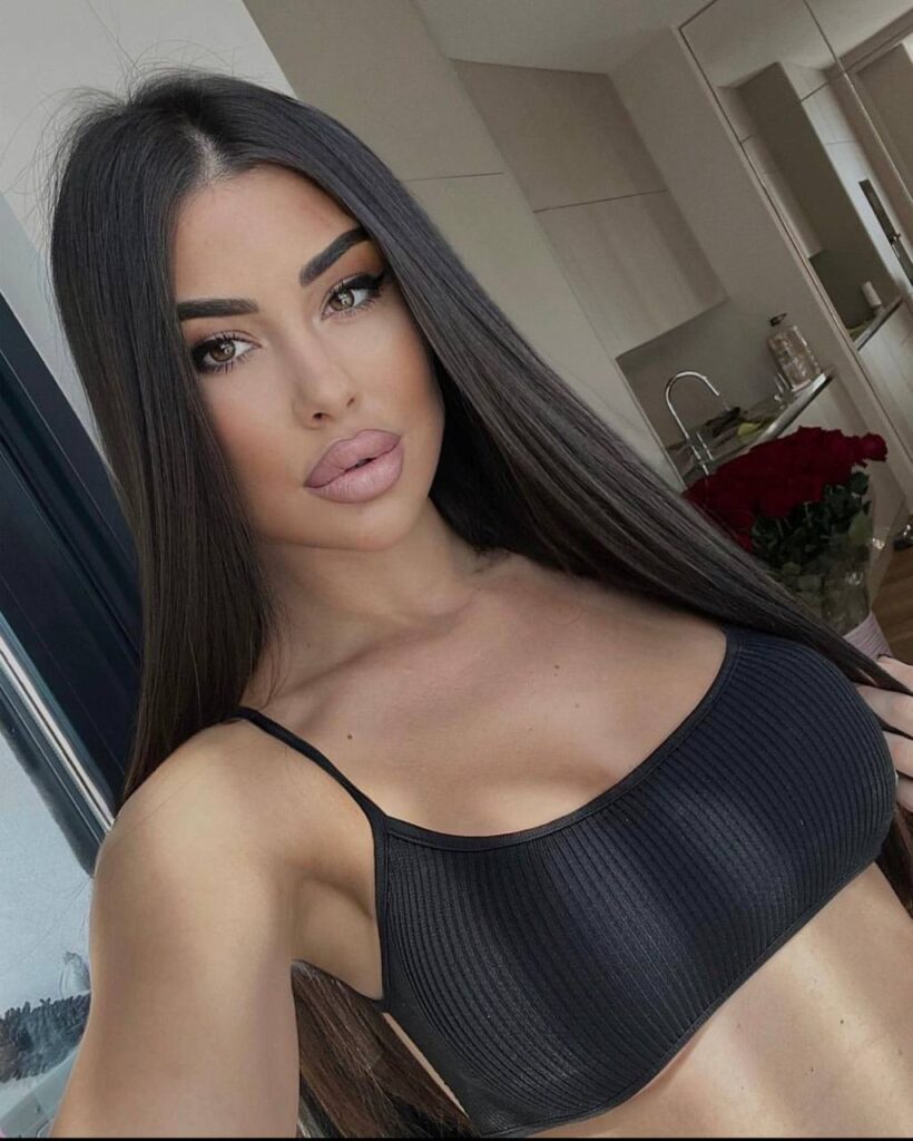 Эскорт-модель