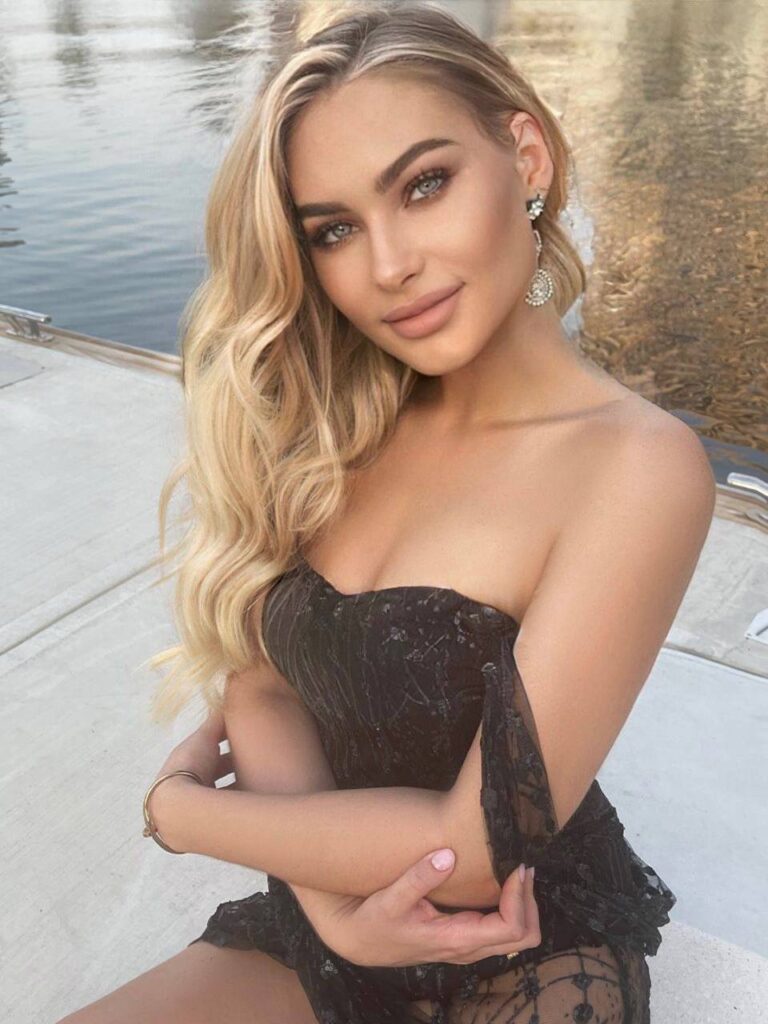 Эскорт-модель