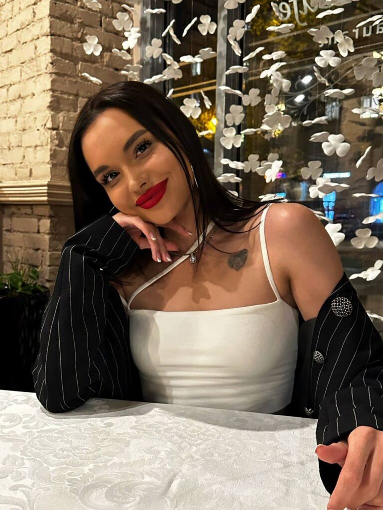 Эскорт-модель