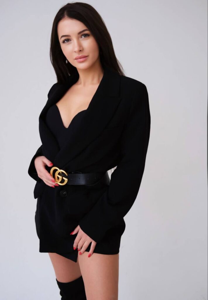 Эскорт-модель