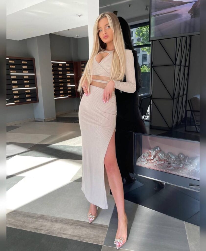 Эскорт-модель