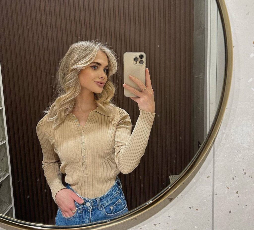 Эскорт-модель