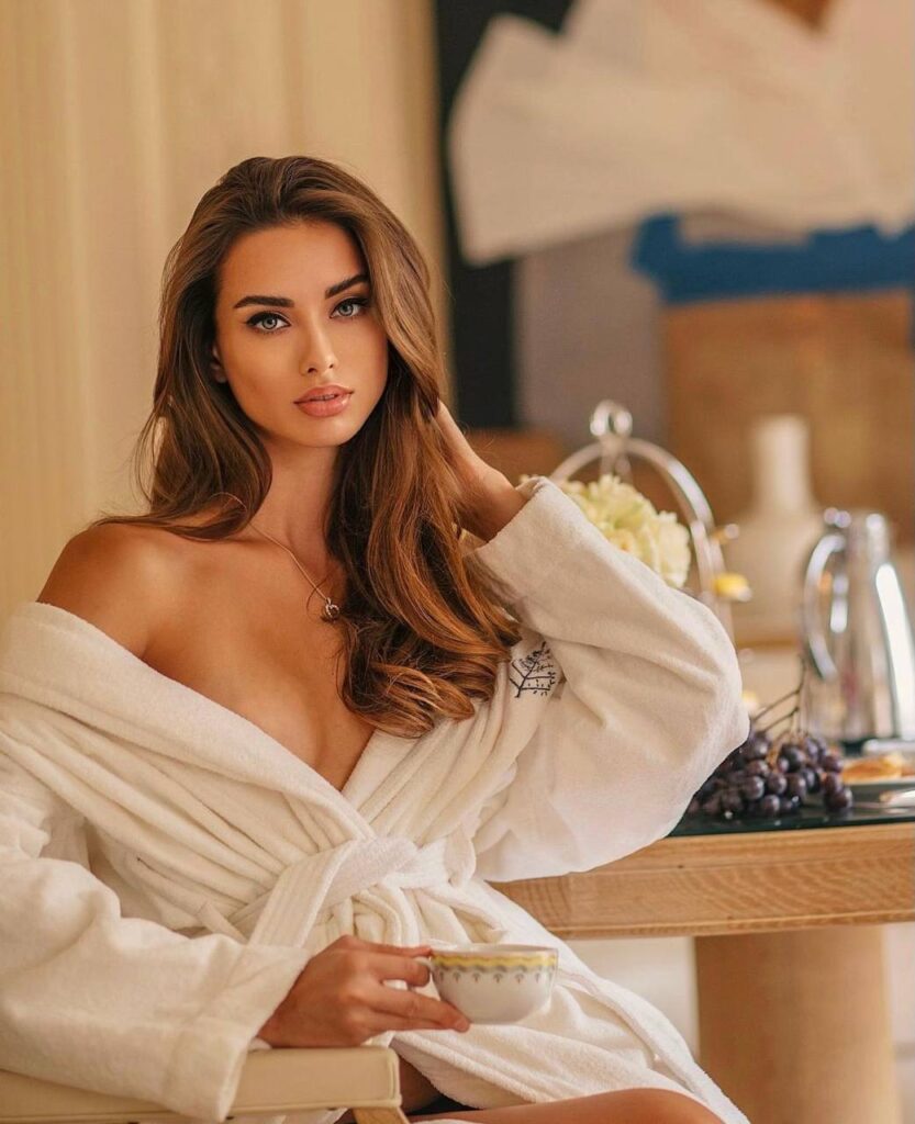 Эскорт-модель