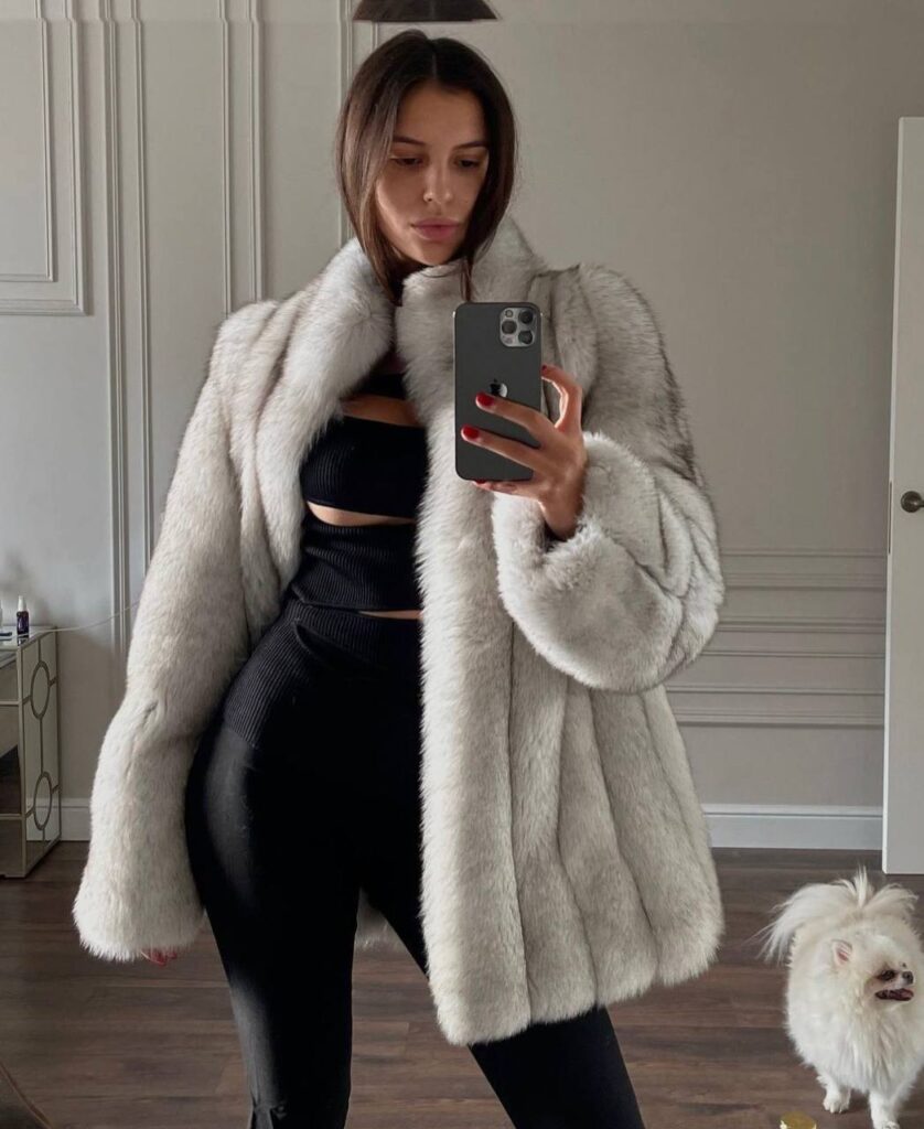 Эскортница