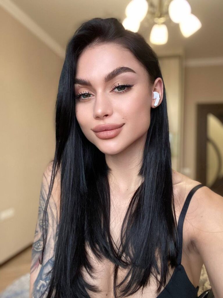 Эскортница