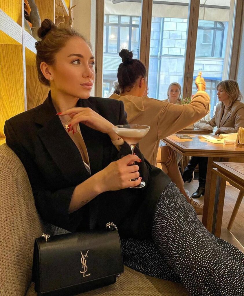 Девушка эскорт