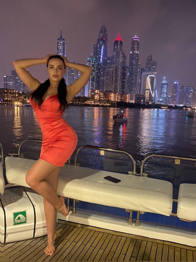 Девушка на час