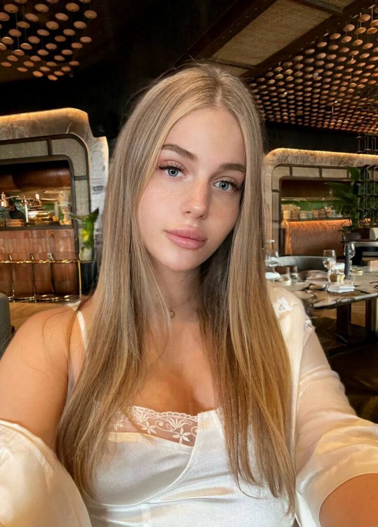 Эскорт-модель