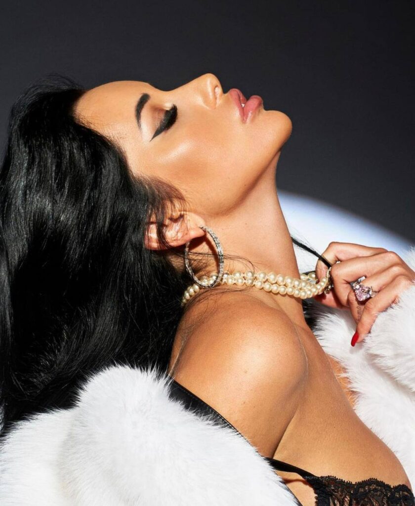 Девушка эскорт